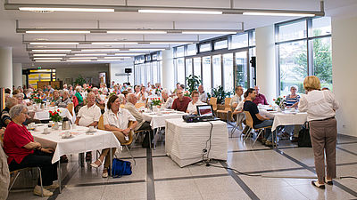 Halplus-Cafe für aktive Seniorinnen und Senioren der EVH GmbH