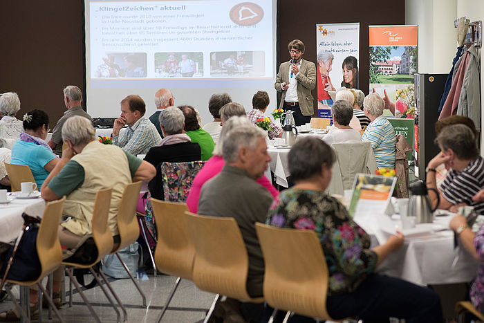 Halplus-Café für aktive Seniorinnen und Senioren der EVH GmbH